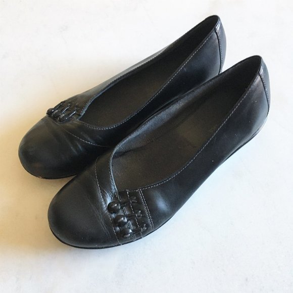 Worn once! Like new Clarks women's black leather flats shoes, great support - Picture 1 of 10